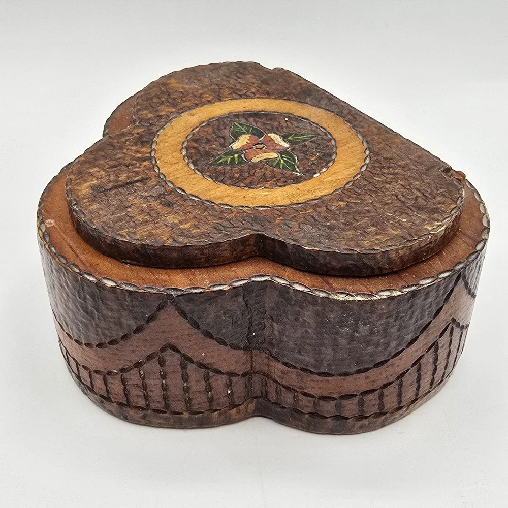 Beautiful Antique Vtg Hand Carved HEART Powder or TRINKET BOX Floral‎